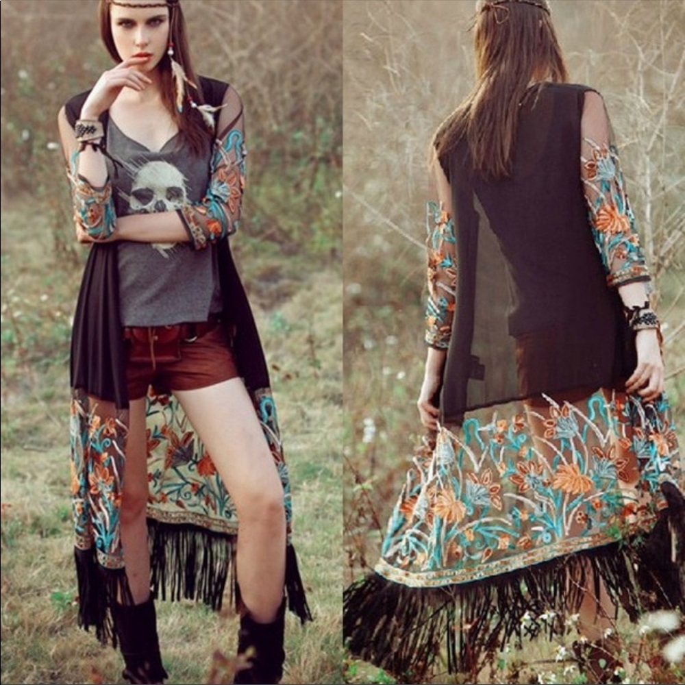 🎉🎉Host Pick New  Beautiful Floral Kimono🎉🎉 - Picture 3 of 8